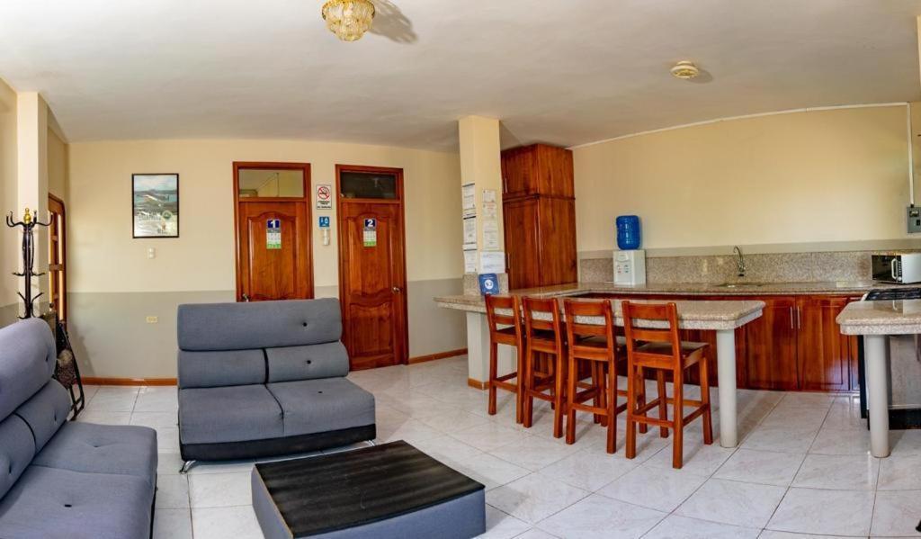 Cucuve Eco Hostal Puerto Baquerizo Moreno Extérieur photo